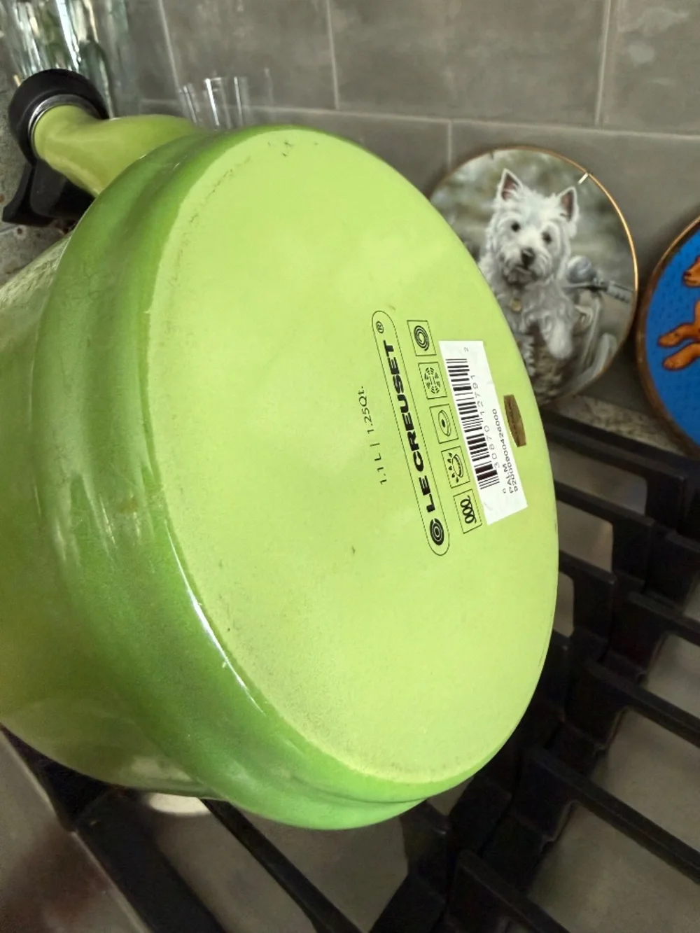 Le Creuset Enamel/Steel Whistling Tea Kettle Palm Lime Green 1.25 Qt